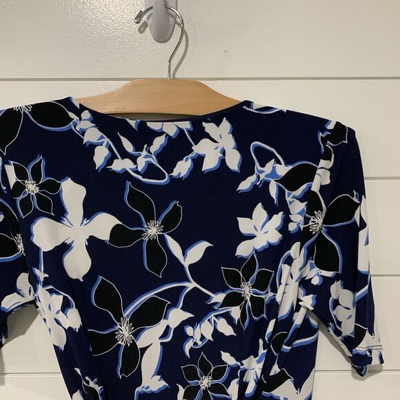 Pea in a Pod | Dress Wrap Floral Navy Knee Length Short Sleeve Maternity- Small - Picture 6 of 9